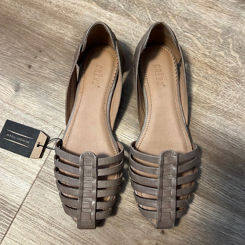 Flat sandals size 6 NWT
